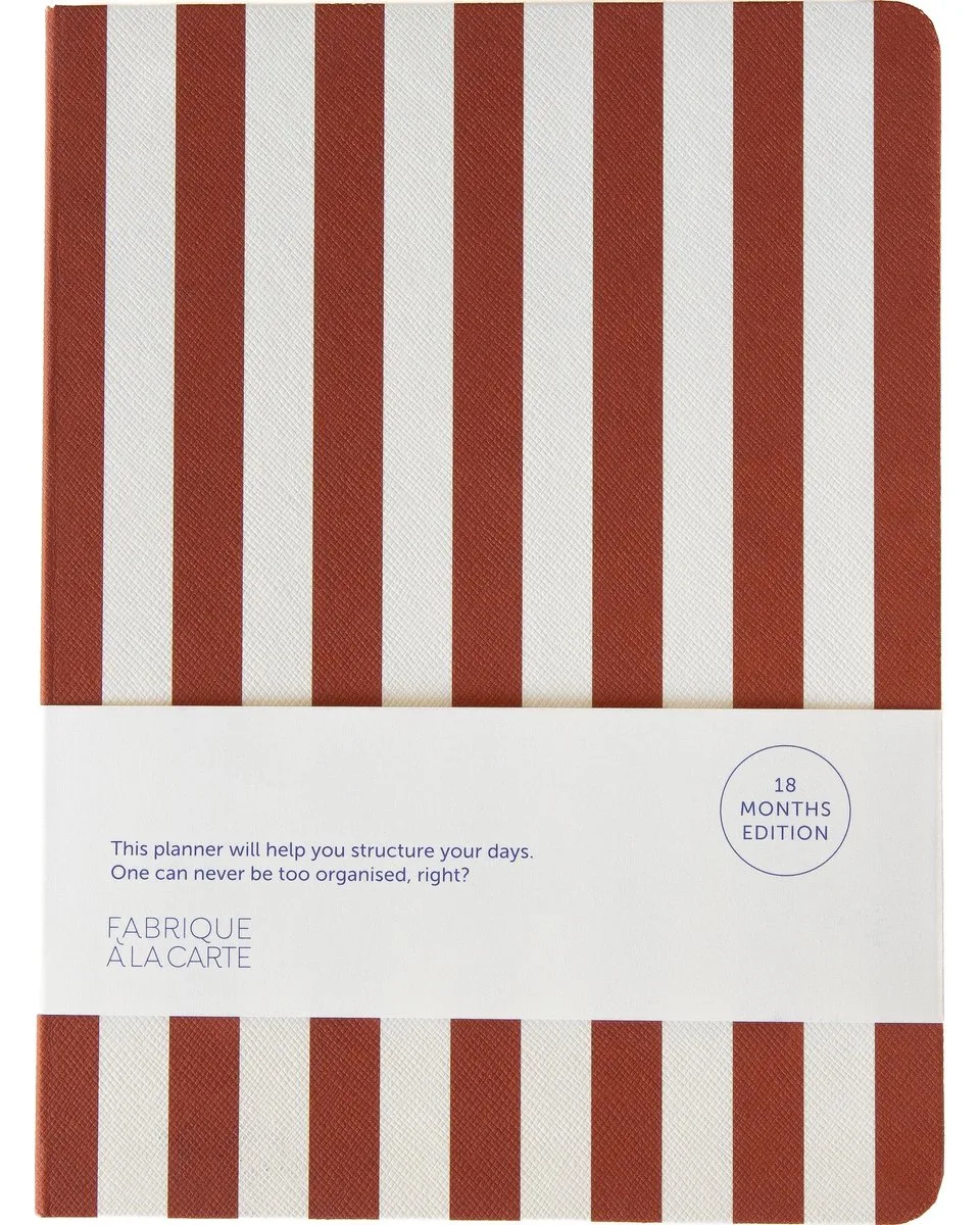 Fabrique - 18 maanden agenda 2026-2027 - A5 - Rode strepen van A Journal in Rood – productfoto