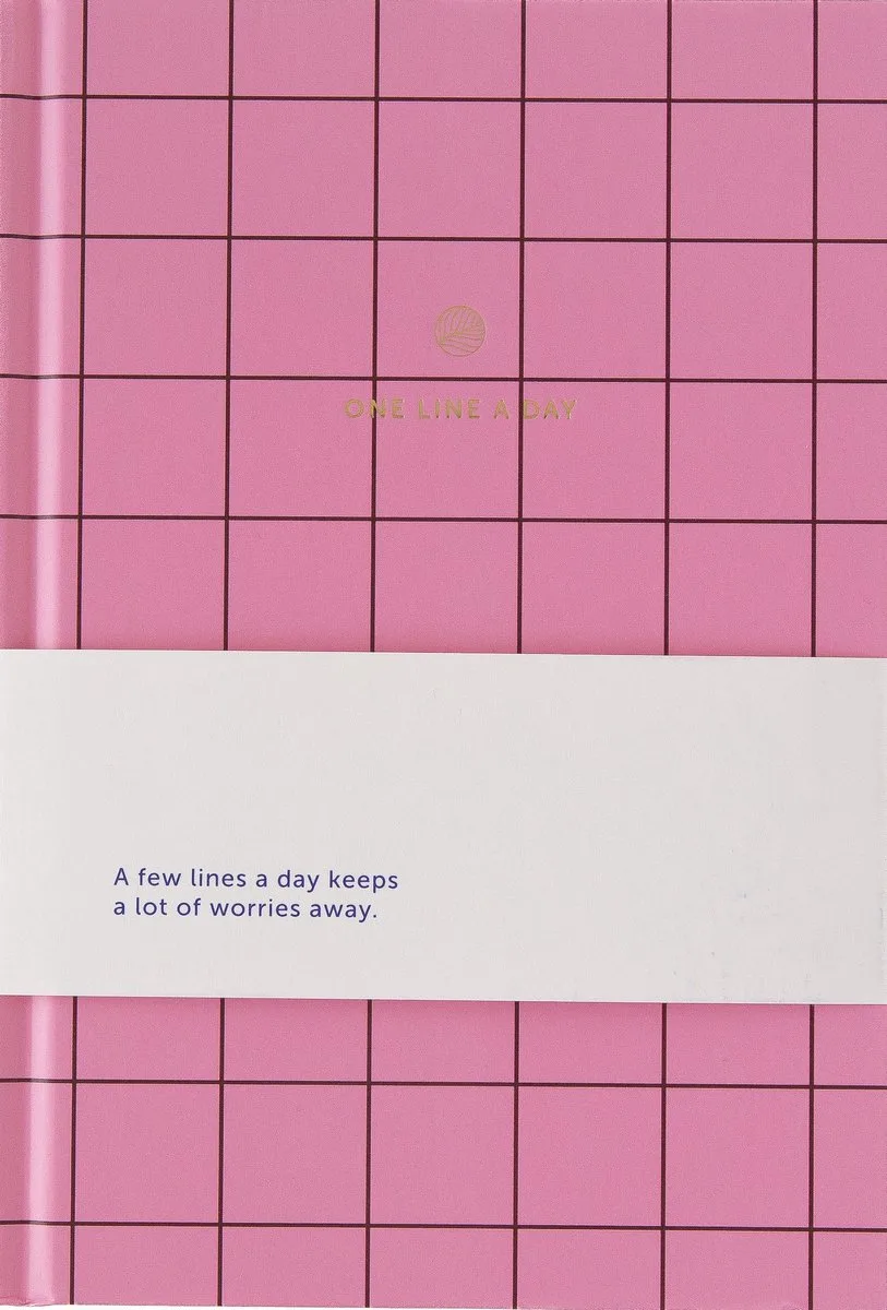 One Line a Day - Dagboek 5 jaar - geruit van A Journal in Roze – productfoto