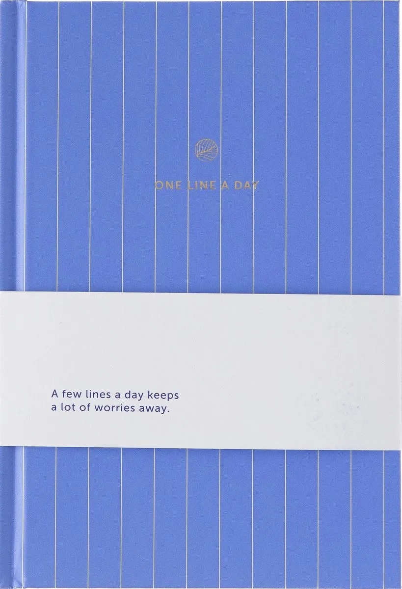 One Line a Day - Dagboek 5 jaar - Lavendelblauw van A Journal in Lavender – productfoto