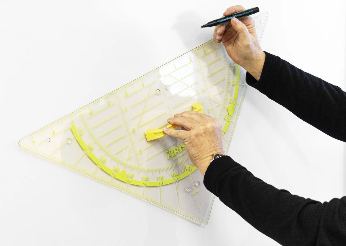 geodriehoek - lengte 80 cm - onbuigzaam - voor schoolbord - AR-1552W van Aristo in Transparant – productfoto