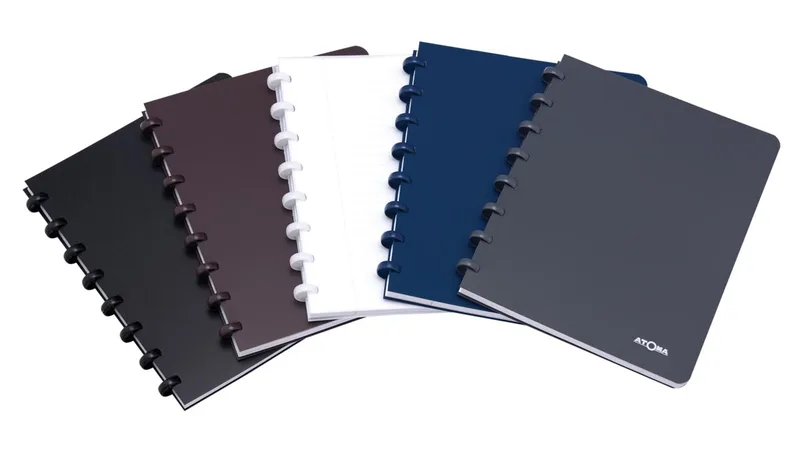 schrift, ft A4, 144 bladzijden, PP, gelijnd, geassorteerde kleuren by Atoma – product photo