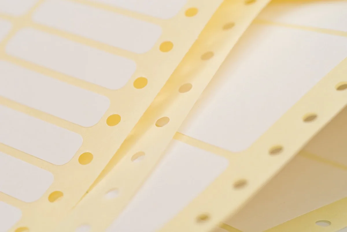 etiketten matricielles voor ordners 107x48 8mm van Avery in Wit – productfoto