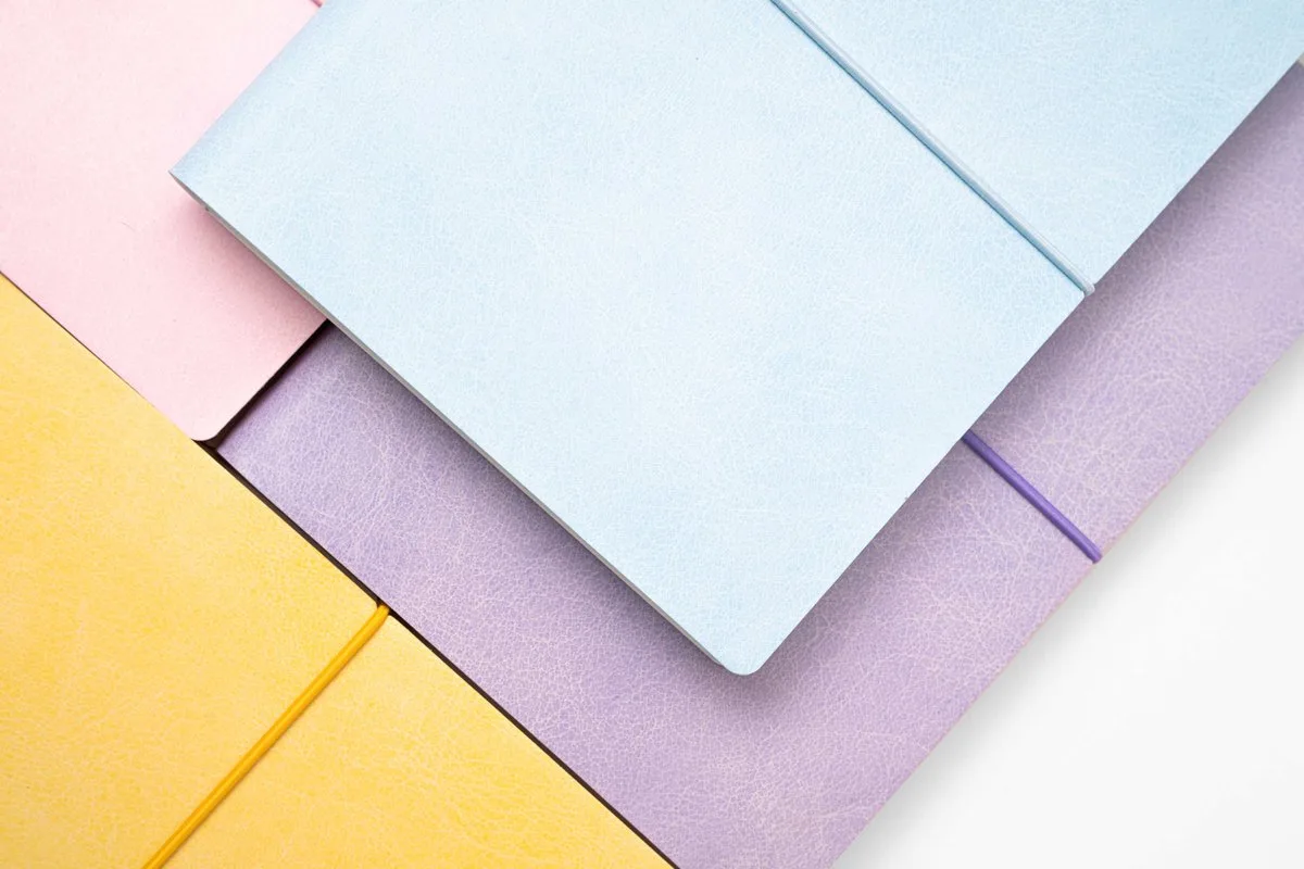 Agenda 2027 TREND - Week op 2 pagina's - Verticaal - A5 formaat - Soft smooth cover - Kleur op rand papier - licht blauw / celeste van Ciak in Lichtblauw – productfoto