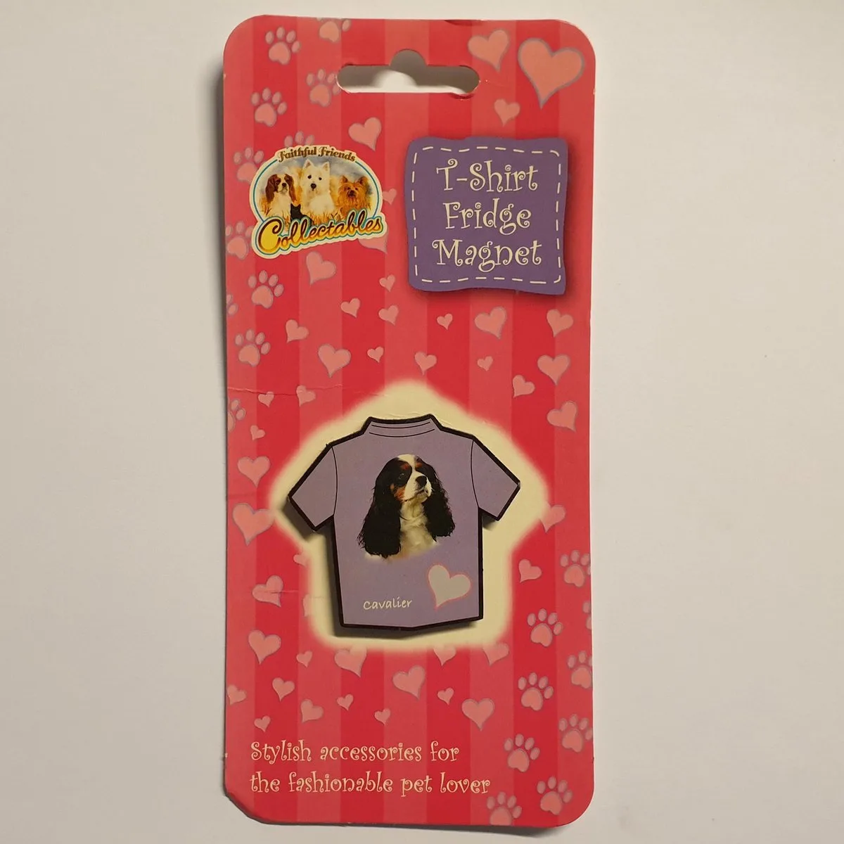 Magneet in t-shirt vorm Cavalier von Colop in Lila – Produktfoto