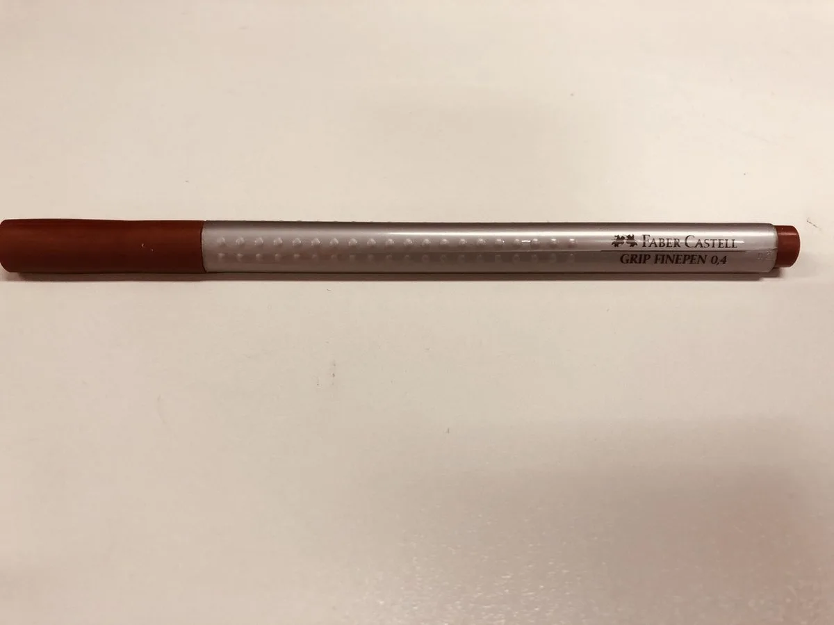 Fineliner FC Grip 0 - 4 mm - gebrand oker van Faber-Castell in Bruin – productfoto