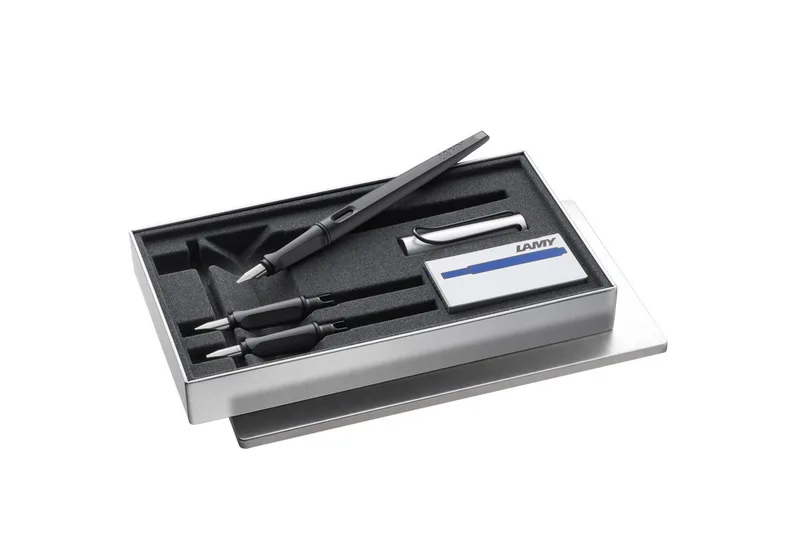 Füller LAMY joy AL black Kalligraphie Schönschreib Füller Set mit 3 Bandzugfe von Lamy in Schwarz – Produktfoto