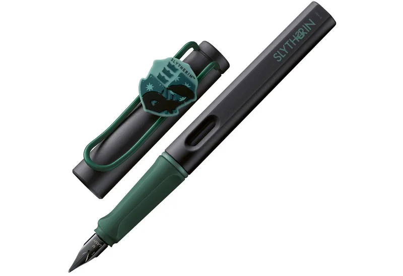Füllfederhalter Füller Lamy Harry Potter Hufflepuff Ravenclaw Gryffindor Slytherin, Federbreite M, Made in Germany, Inklusive 1 Tintenpatrone by Lamy in Green – product photo