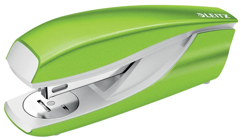 NeXXt WOW 5502 nietmachine, groen, op blister van Leitz – productfoto