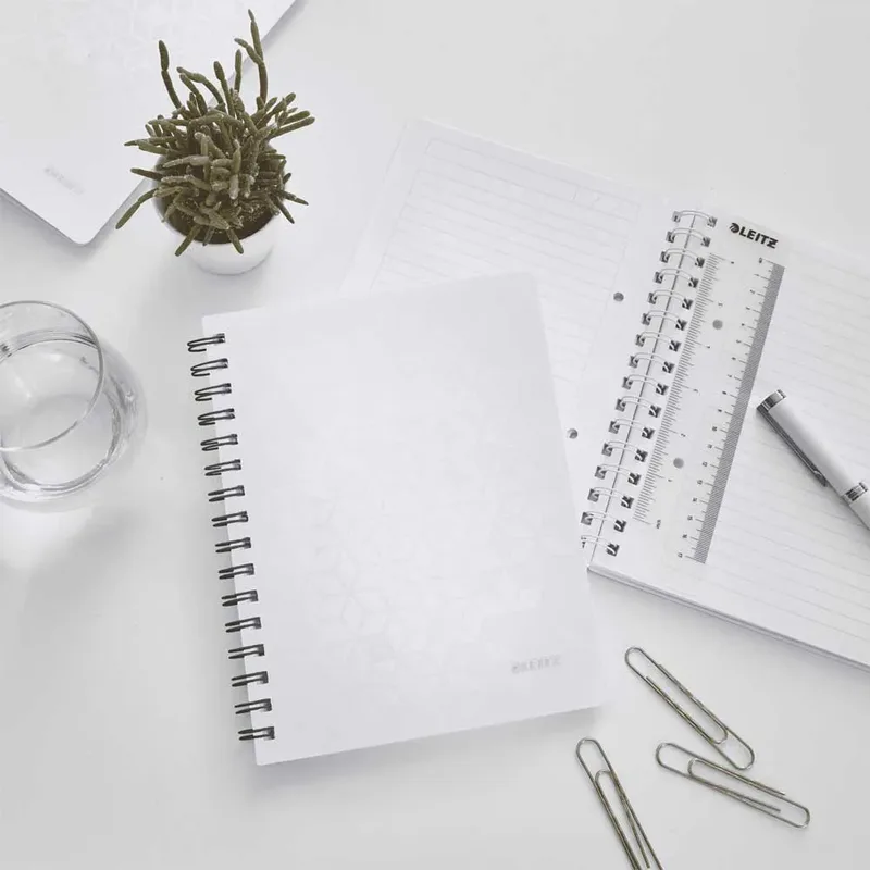 Notitieboek Leitz WOW A5 lijn spiraal PP wit by Leitz – product photo 3 of 4