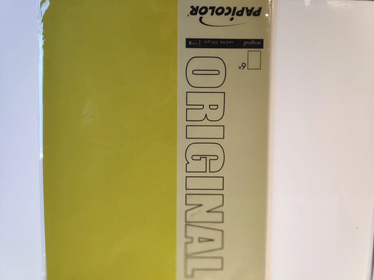 Original A4 Papier 200 gsm 6 Sheets van Papicolor in Mostergroen – productfoto