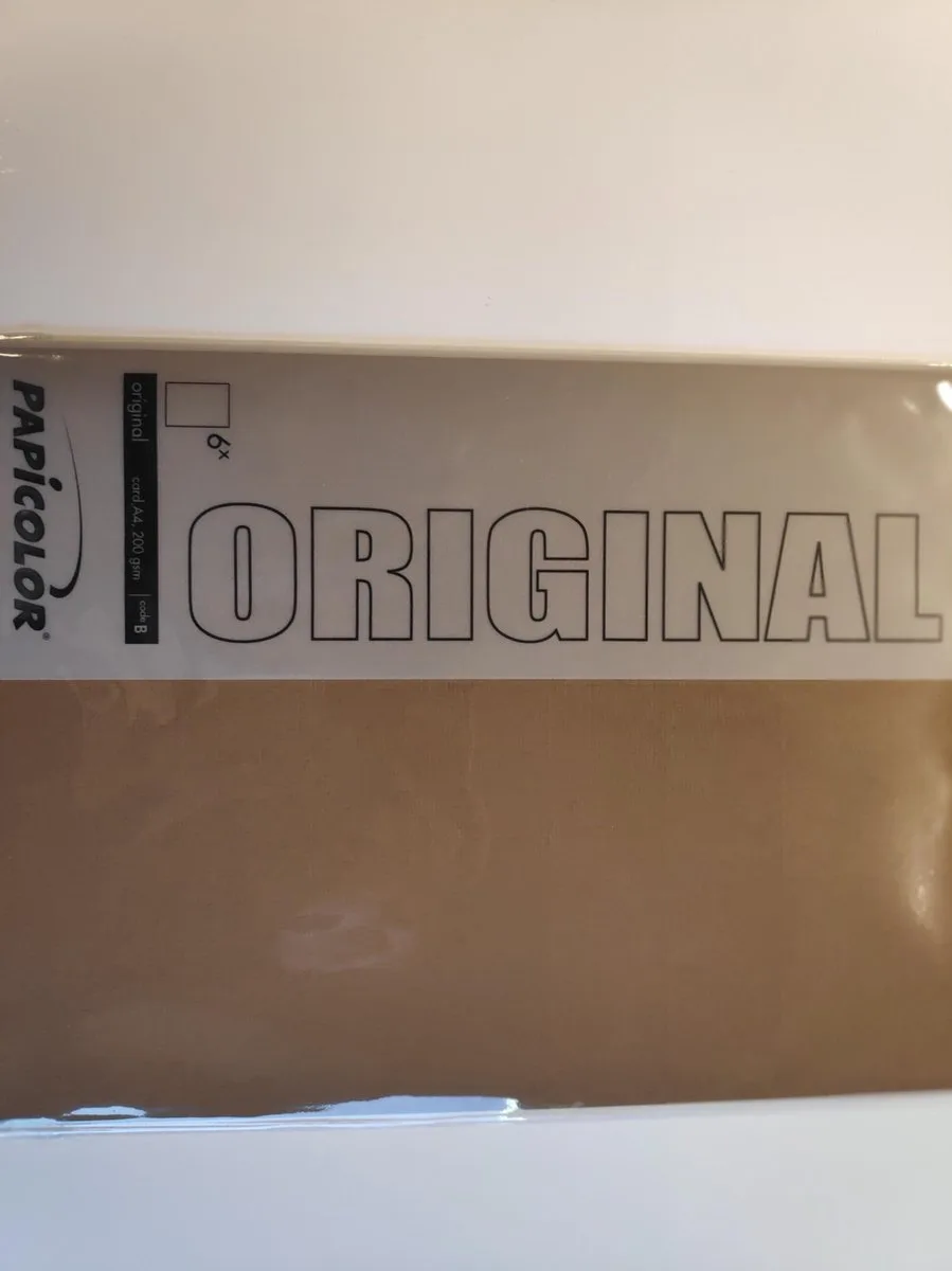 Original Papier A4 200 gsm 6 Sheets van Papicolor in Nootbruin – productfoto
