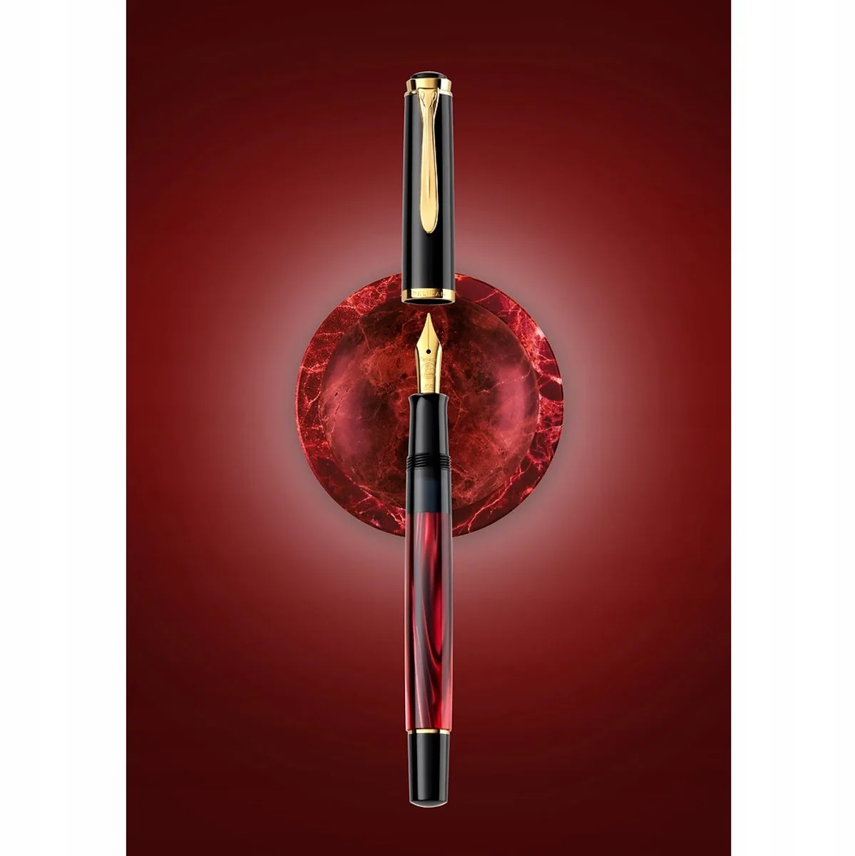 M200 Marbled Red Vulpen - Elegante Schrijfwaren met Gouden Details van Pelikan – productfoto
