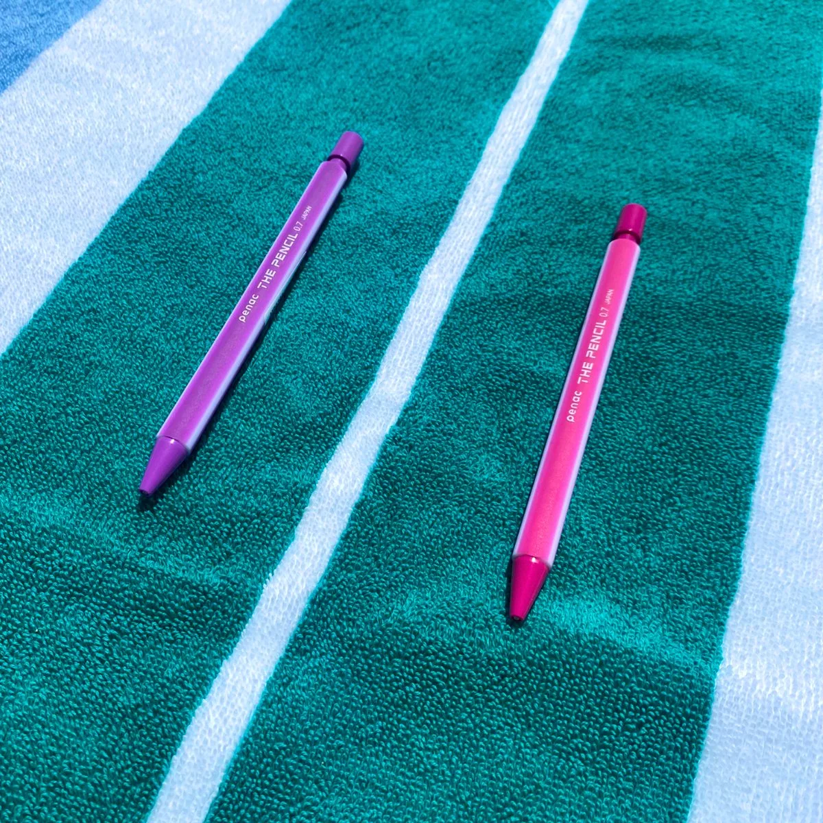 The Pencil Vulpotlood - 0.7mm - Mechanical pencil - Paars met Wit van Penac in Paars en Wit – productfoto