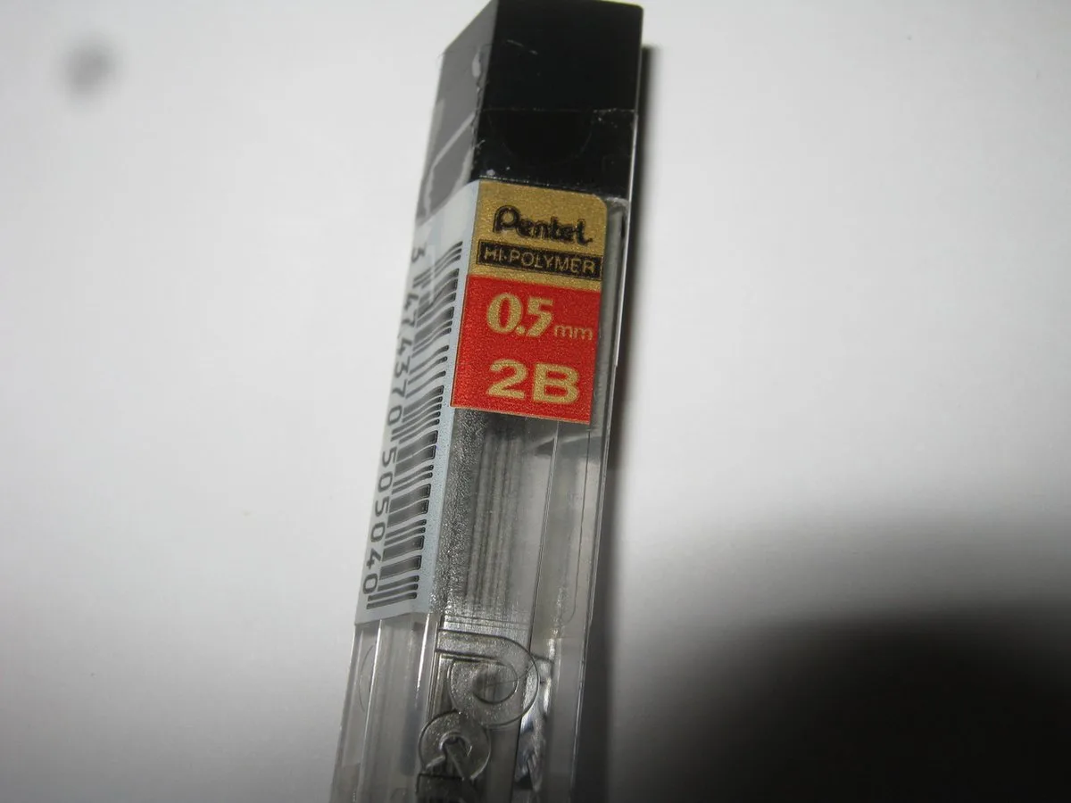 Potloodstift Pentel 2B 0.5mm zwart koker à 12 stuks de Pentel en Gris – photo produit