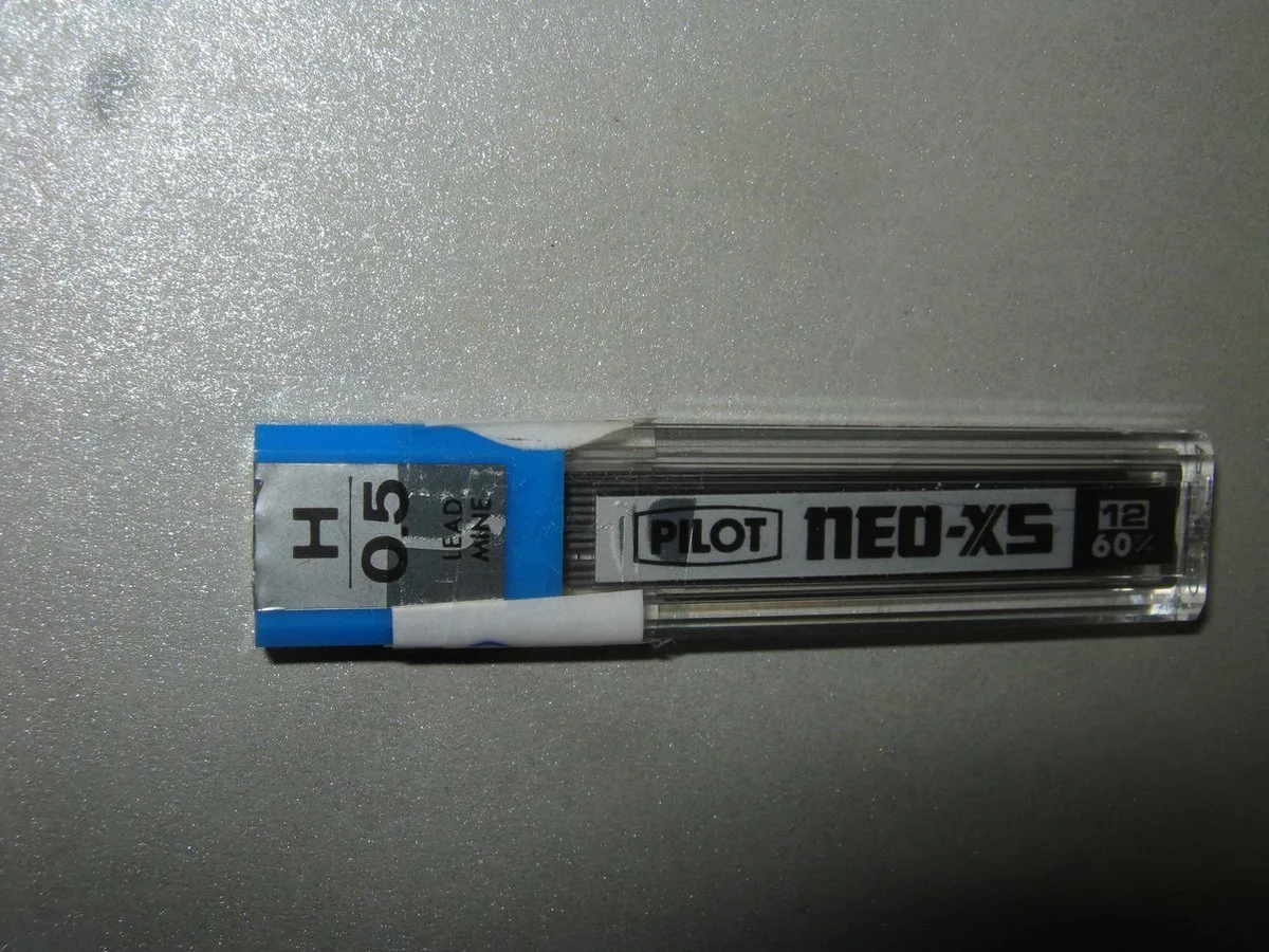 Neo-xs 12 stuks vulpotlood navullingen 0.5mm H fra Pilot i Sort – produktbillede