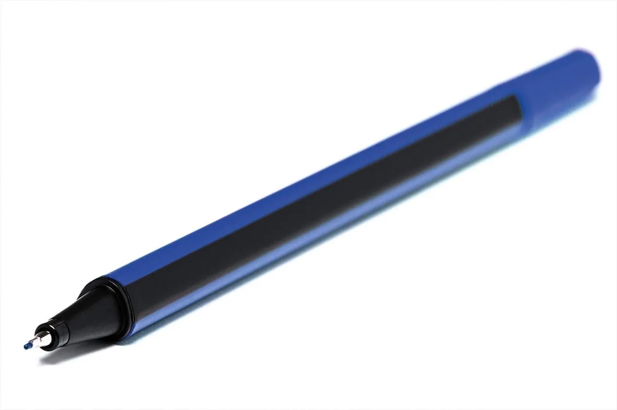 fineliner, 0,4 mm, driehoekig från Q-Connect i Blå – produktbild
