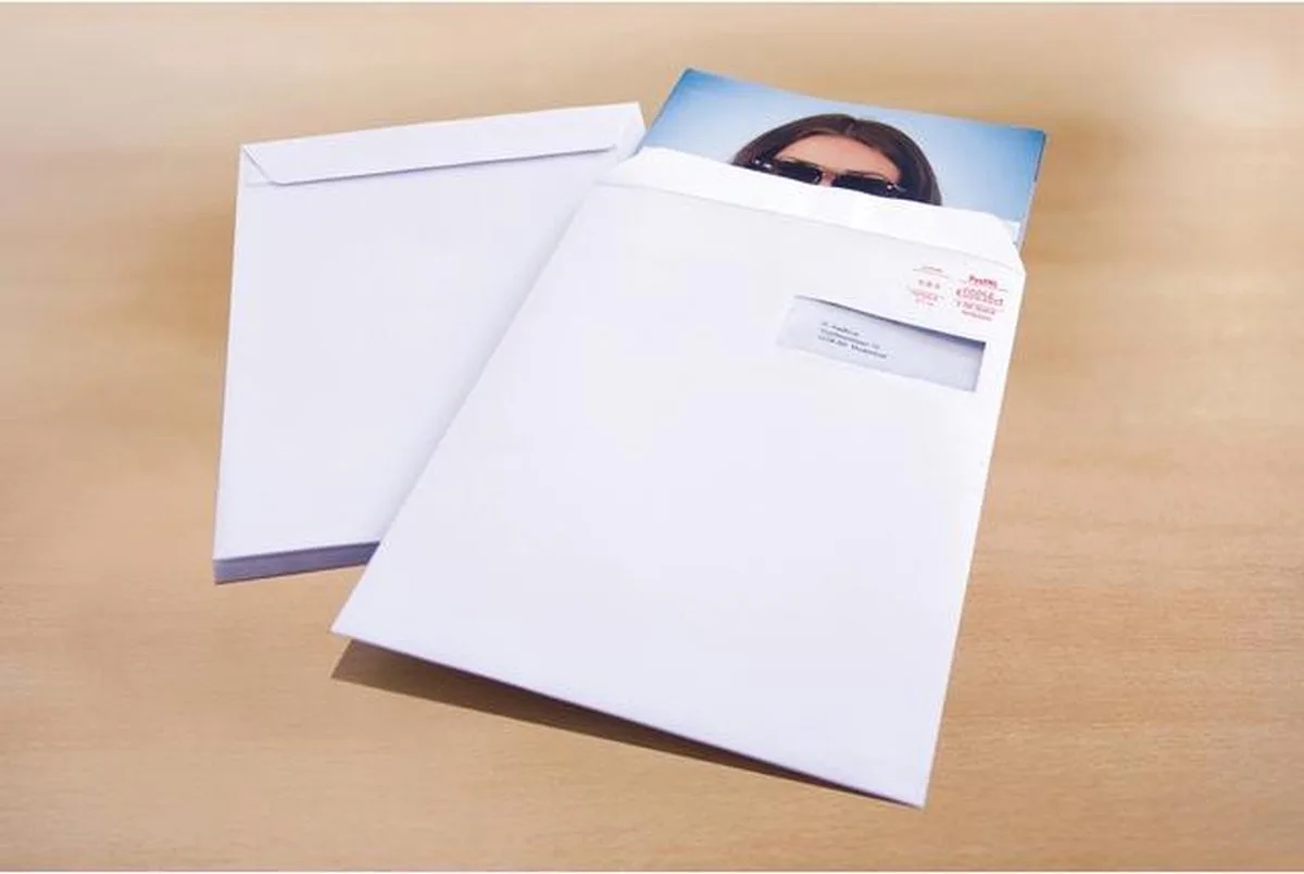 akte envelop - 229x324mm - C4 - met plakstrip - venster rechts - 25 stuks fra Raadhuis i Hvid – produktbillede