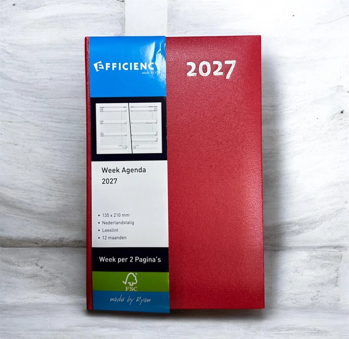 Bureau Agenda 2027 Made by Ryam 1 week op 2 pagina's (13.5cm x 21cm) van Ryam in Rood – productfoto