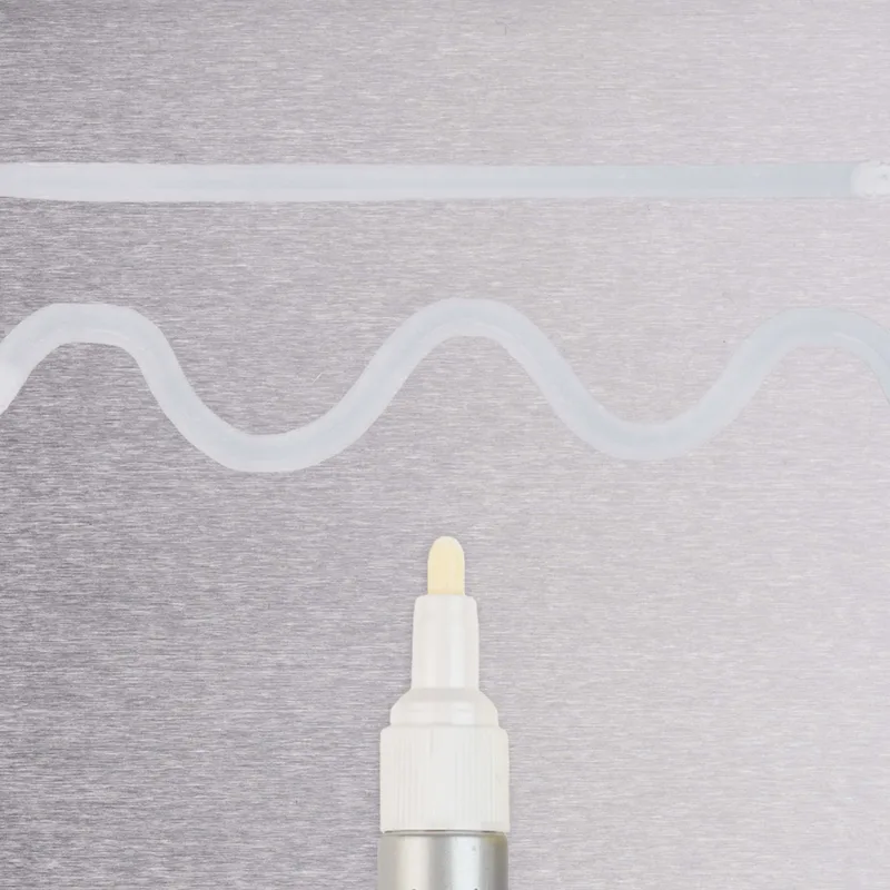 Permanent-Marker Paint Marker halogenarm, weiß von Sakura – Produktfoto