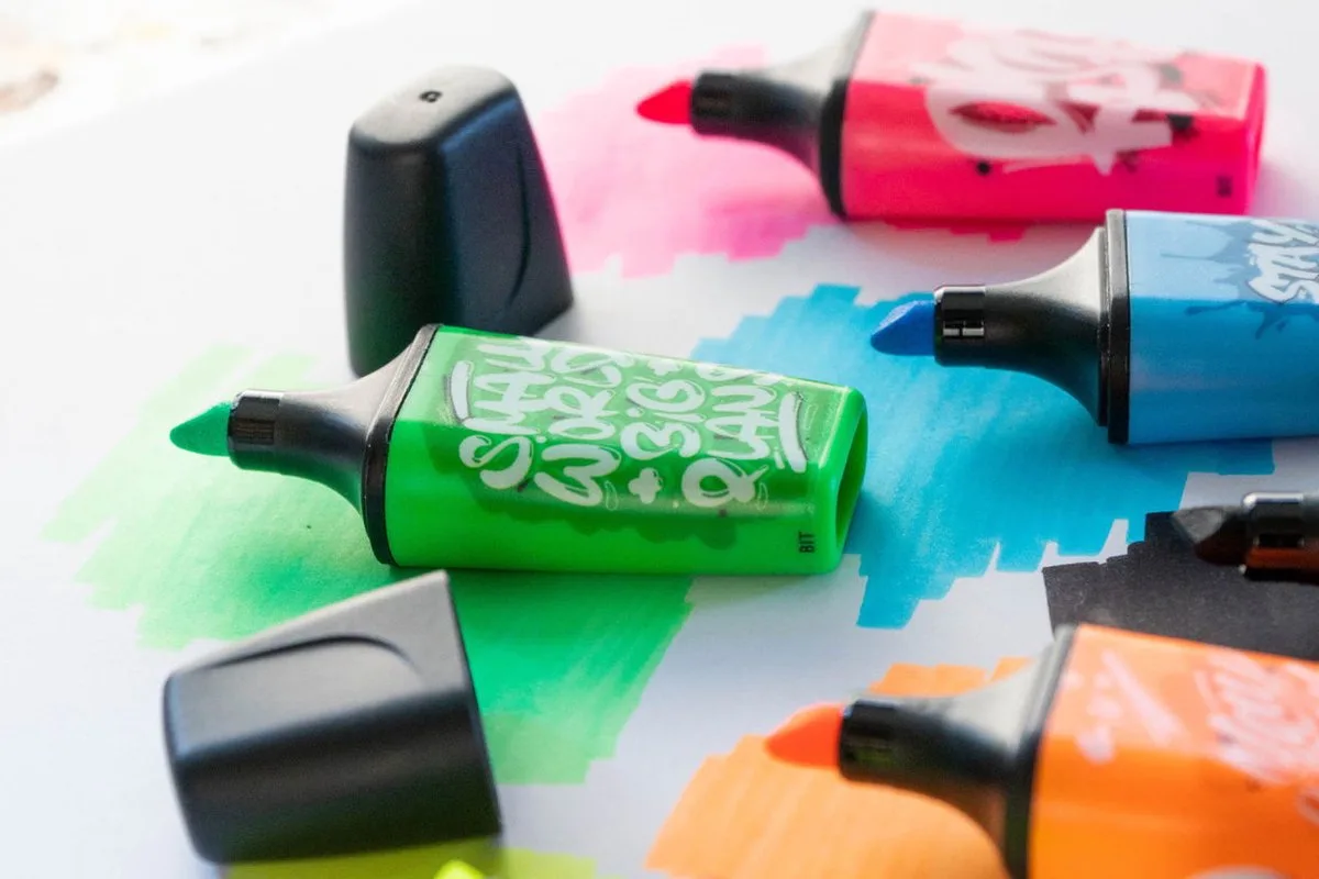 BOSS MINI Snooze One markeerstift, etui van 3 stuks: geel, groen en van Stabilo in Blauw – productfoto