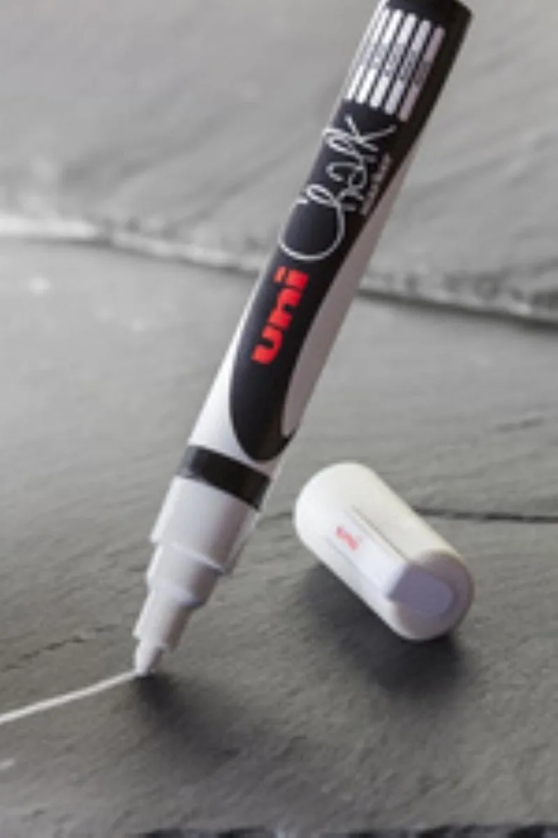 Chalk Marker - Krijtstift - Krijtbord, Ramen, Glas, Porselein, Plastic, Spiegels, Papier - Lijndikte: 1,8-2,5mm - Uni Chalk - 1 stuk by uni-ball in Black – product photo