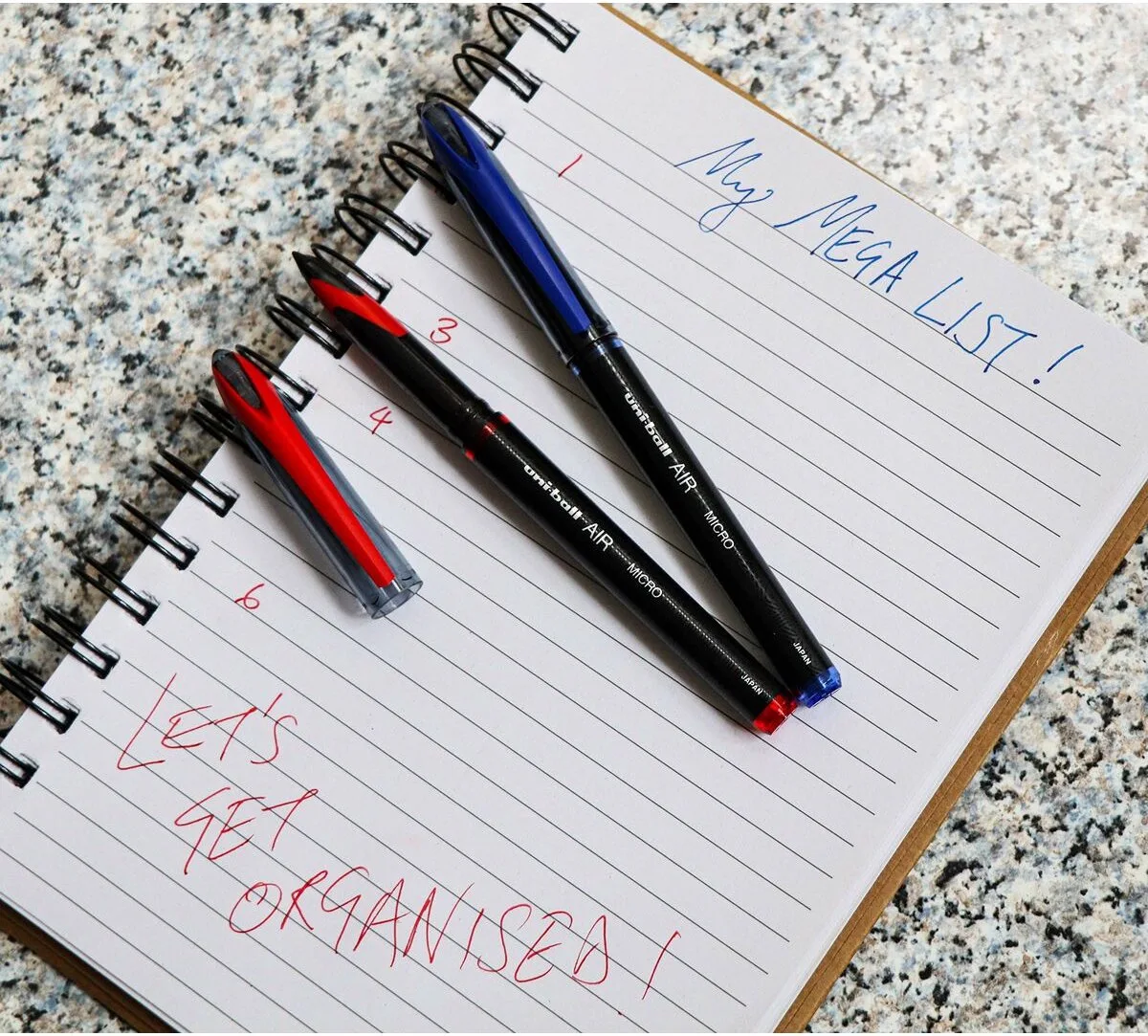 Liquid ink ballpoint pen Uni-Ball Air Micro UBA-188-M 12 Stuks van uni-ball in Rood – productfoto