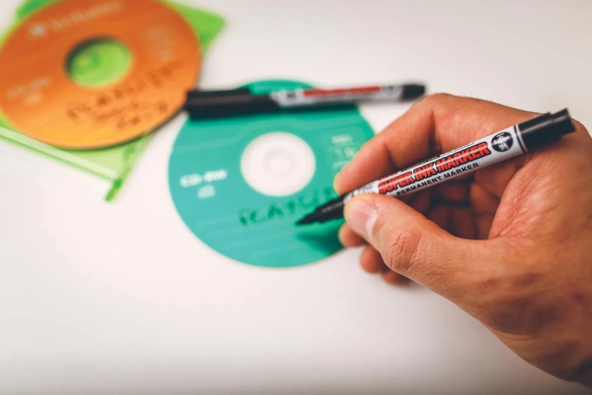 permanent marker Super Ink 12 stuks van uni-ball in Zwart – productfoto