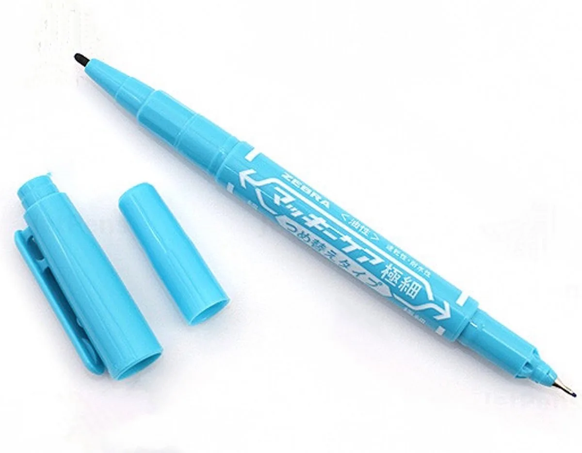 Mackee Care Double-Sided Marker Pen - Extra Fine Point van Zebra in Licht Blauw – productfoto